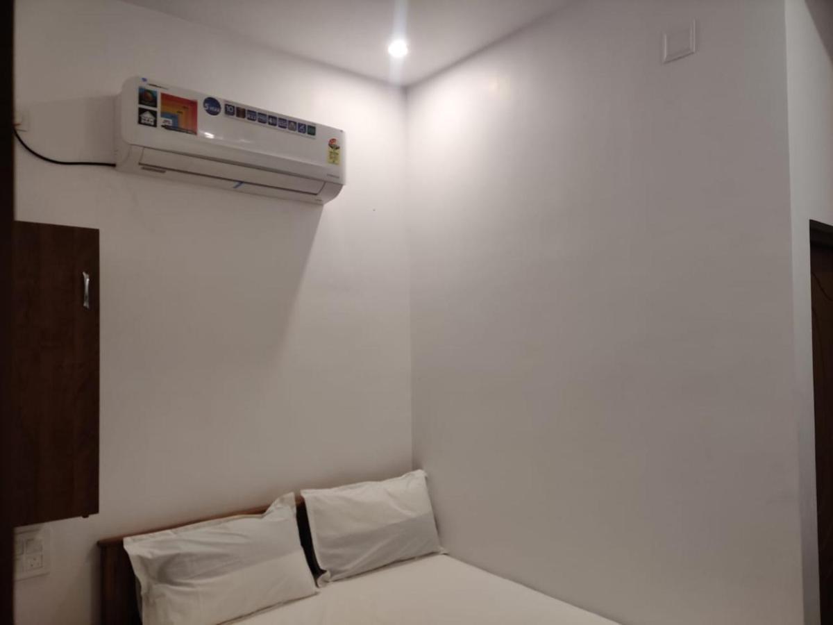 Sri Balaji Lodging 호텔 Tiruchchendūr 외부 사진