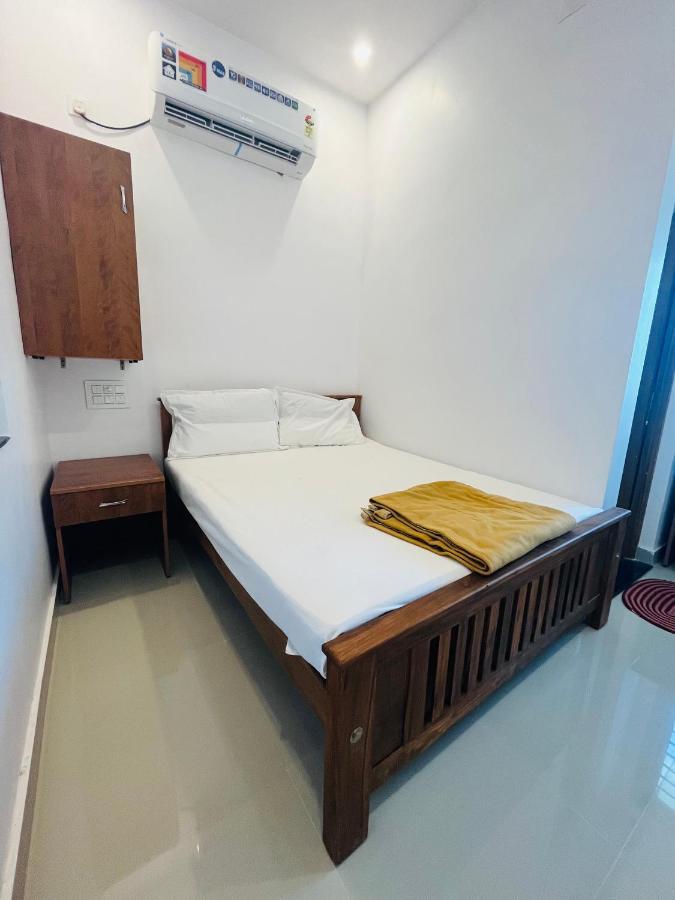 Sri Balaji Lodging 호텔 Tiruchchendūr 외부 사진