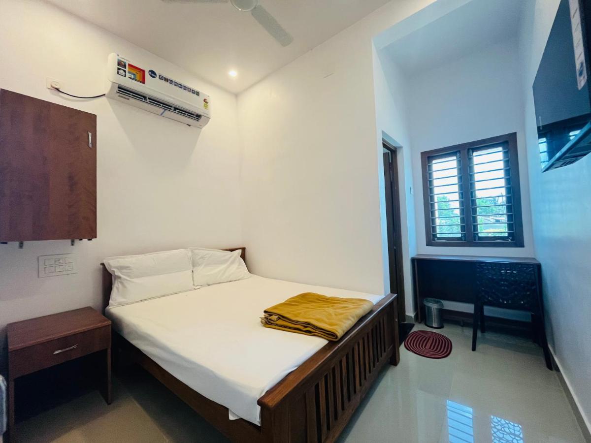 Sri Balaji Lodging 호텔 Tiruchchendūr 외부 사진
