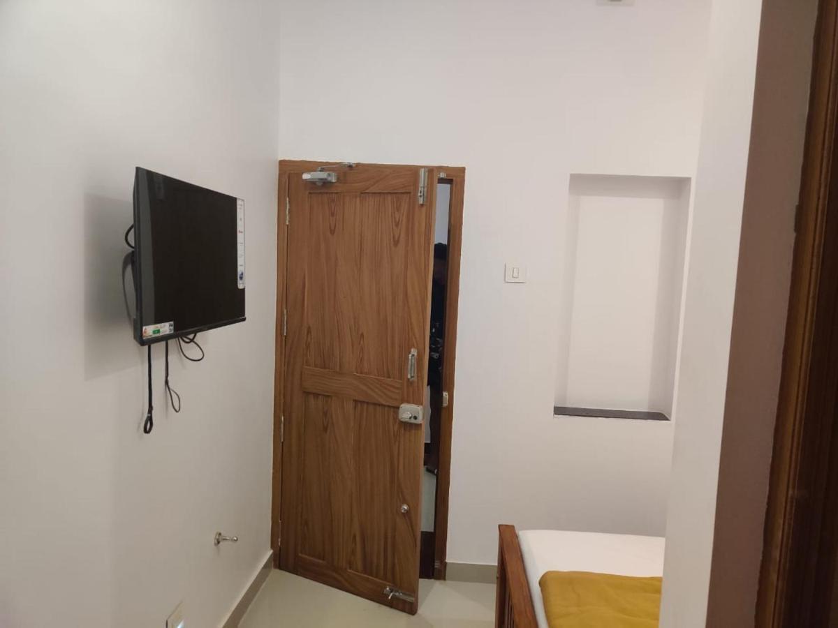 Sri Balaji Lodging 호텔 Tiruchchendūr 외부 사진