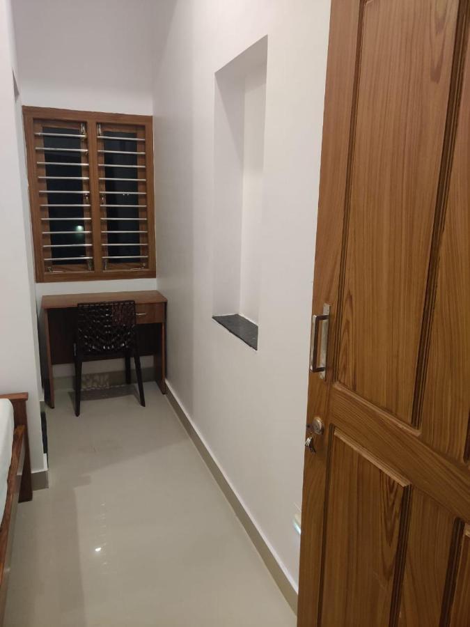 Sri Balaji Lodging 호텔 Tiruchchendūr 외부 사진