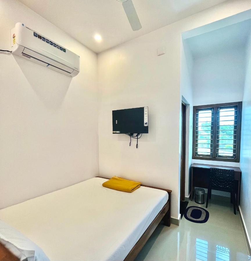 Sri Balaji Lodging 호텔 Tiruchchendūr 외부 사진